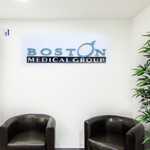 Sala con sillones en Boston Medical Group España Sala con sillones en Boston Medical Group España